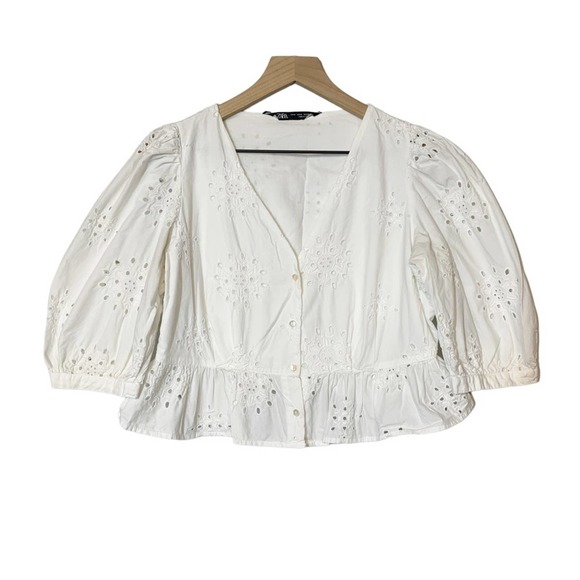 Zara Tops - Zara white cropped eyelet puff sleeve blouse M